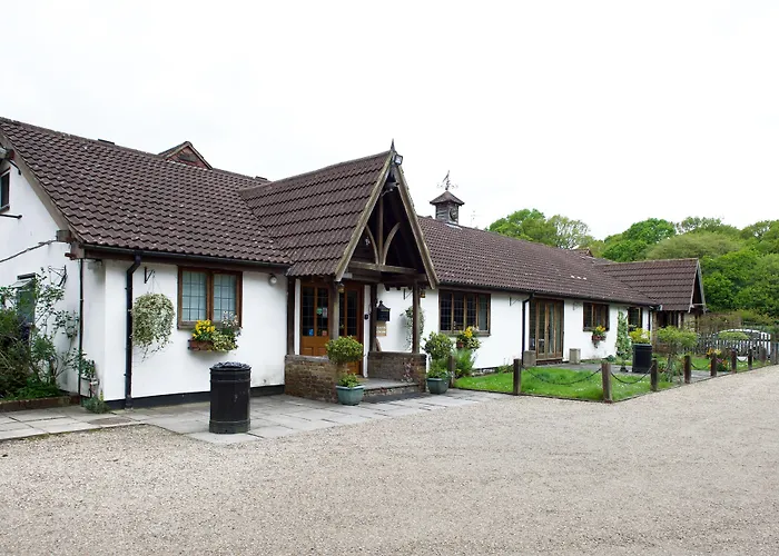 Little Foxes & Gatwick Airport ParkingAirport Hotel